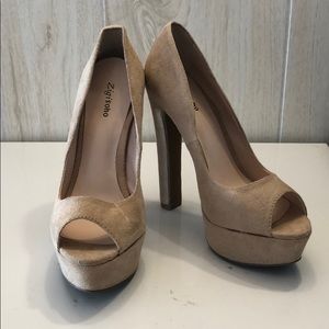 Peep toe heeled platform